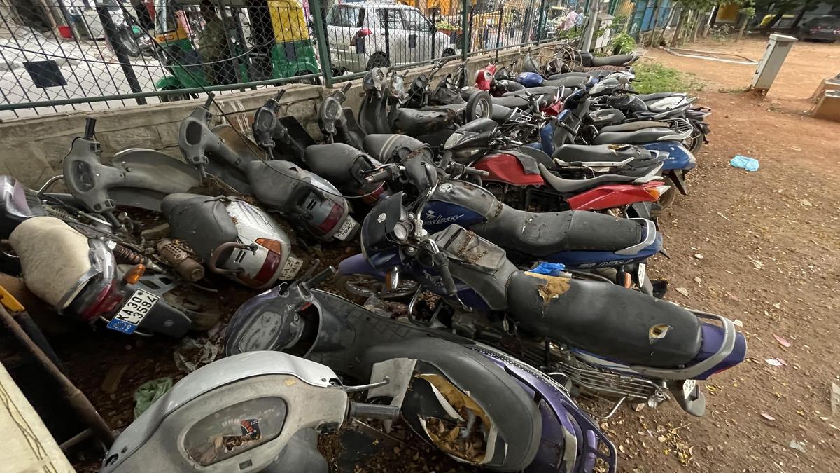 बेंगलुरु में जब्त वाहनों की भीड़, पुलिस स्टेशन से हटाए जाएंगे