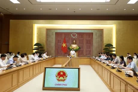 Vietnam's Deputy PM pushes coordinated approach to control essential goods prices