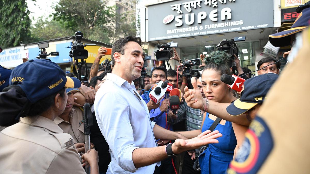 Actor Imran Khan to challenge deportation notice in high court