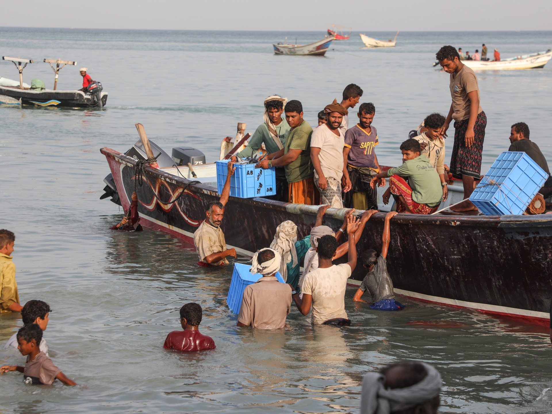 Houthi attacks force closure of Yemen's al-Makha port