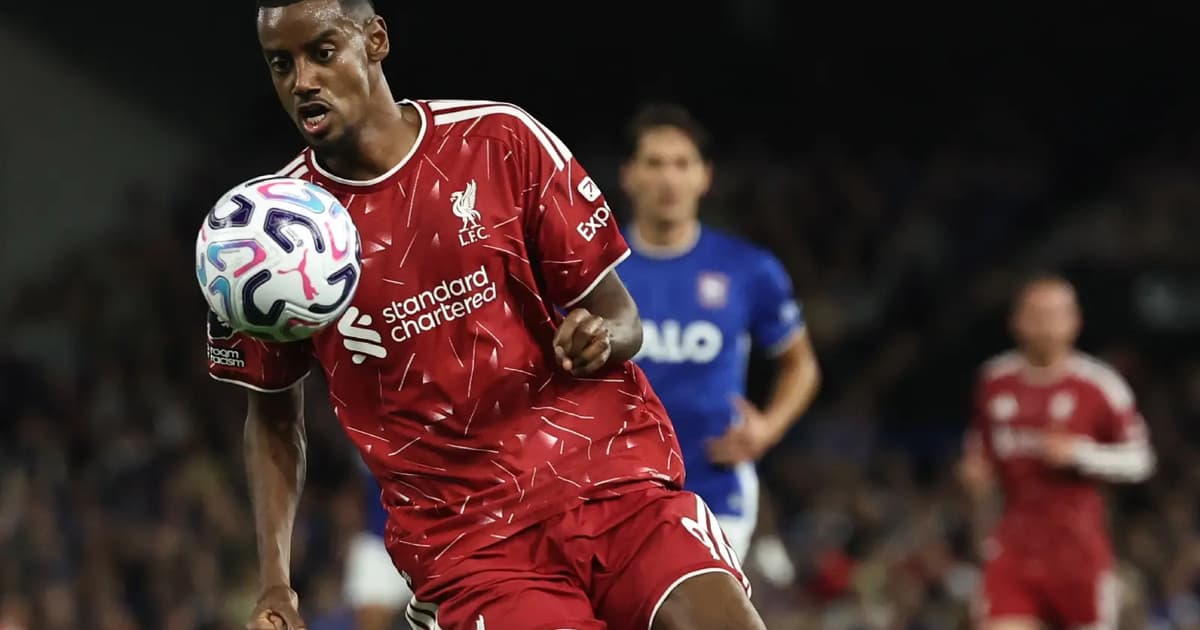 Isak Bawa Liverpool Raih Kemenangan Pertama di Bawah Iraola