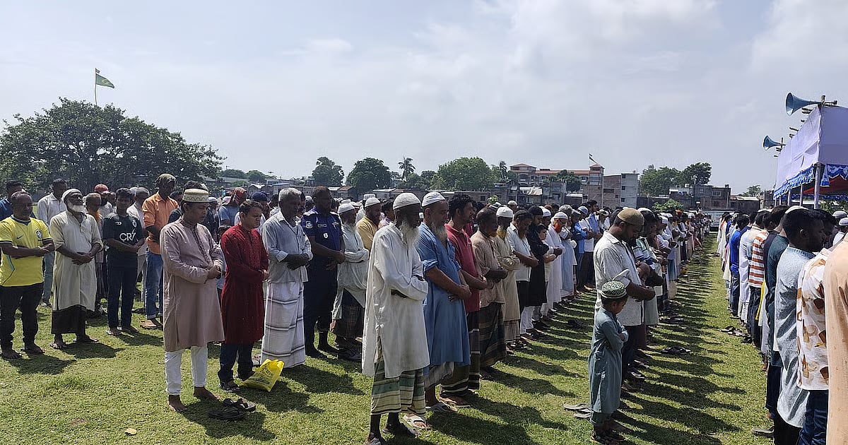 Seven Bangladeshi workers laid to rest after Saudi factory fire