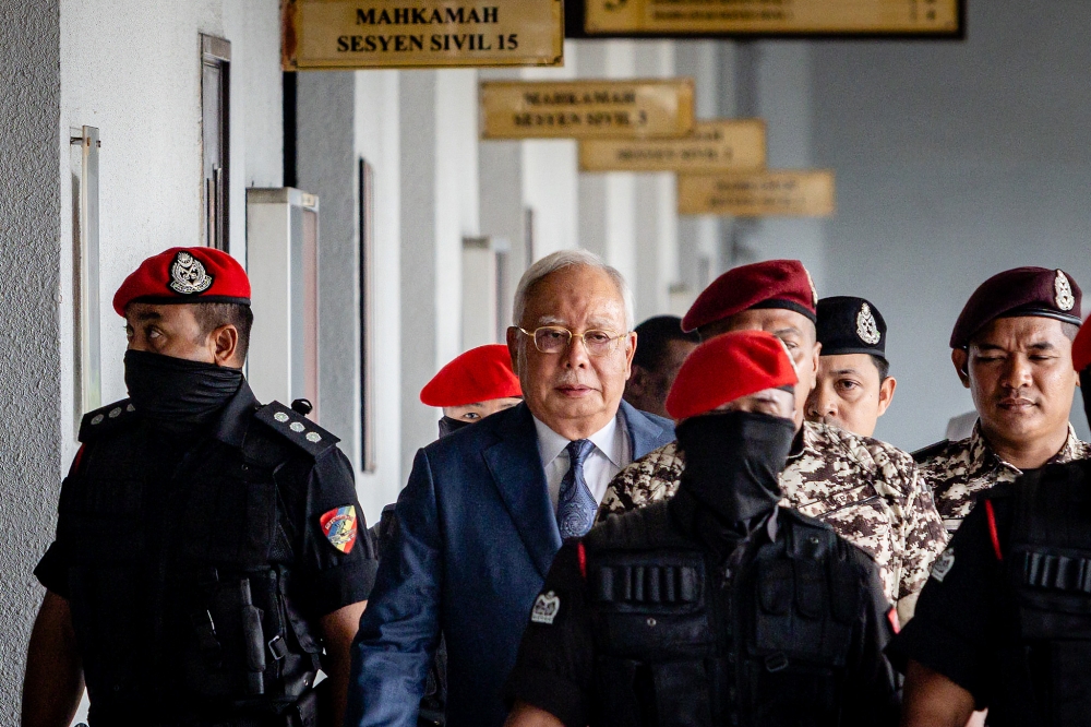Najib hadir di Mahkamah Tinggi mohon tangguh hukuman 15 tahun 1MDB