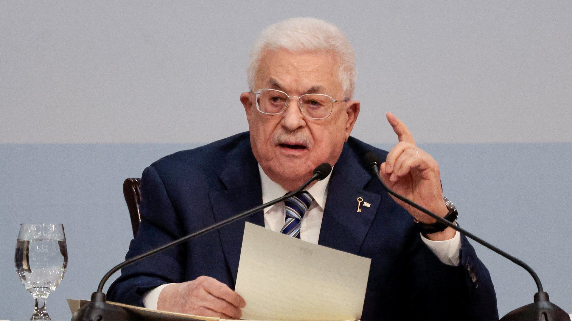 Palestinians voice frustration as Abbas postpones legislative elections