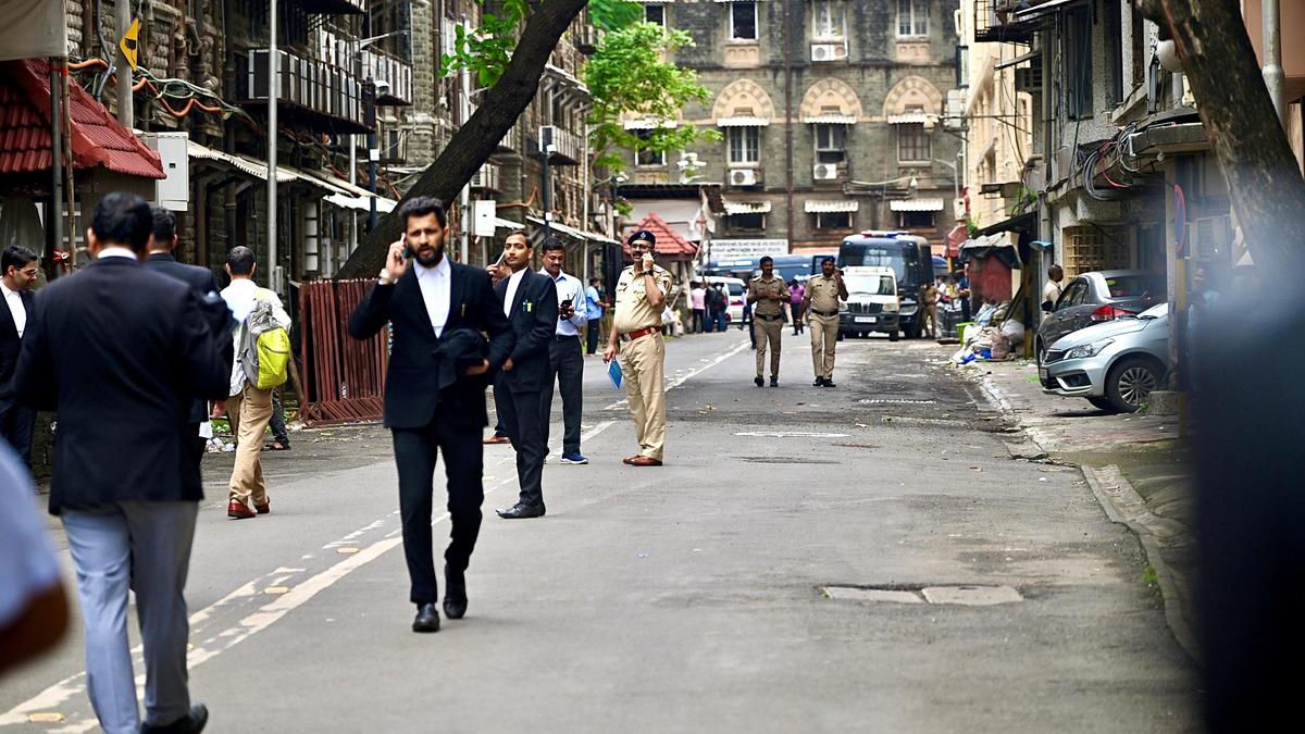 Bombay HC Criticizes Police Over Absconding Accused in Doctor Assault Case