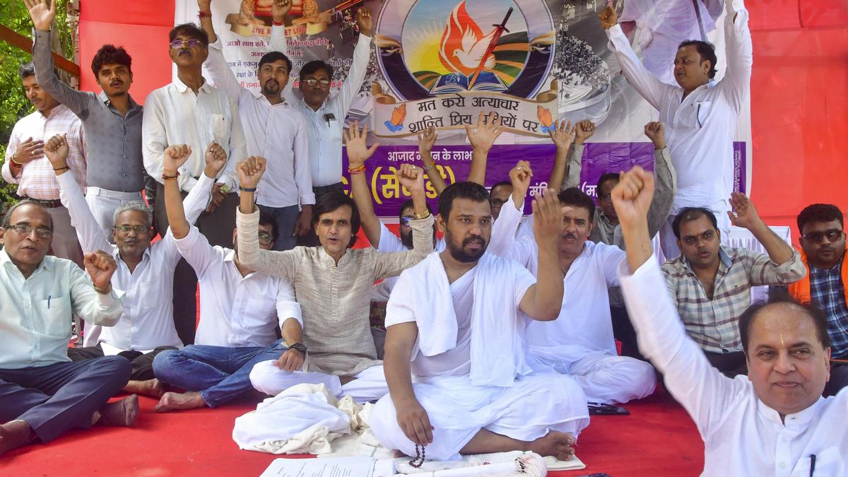 Jain Monk Accuses Maharashtra Minister of Suppressing Community Voices