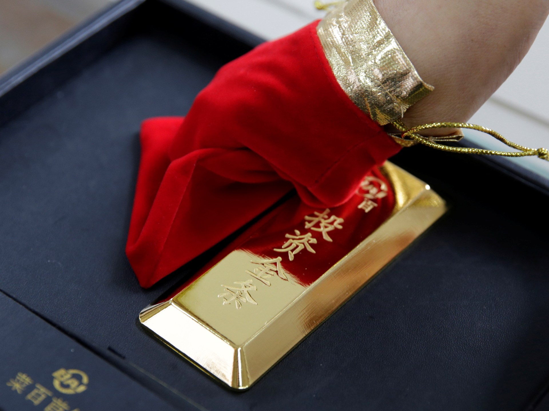 China's Gold Accumulation Signals Shift From Dollar Dependence