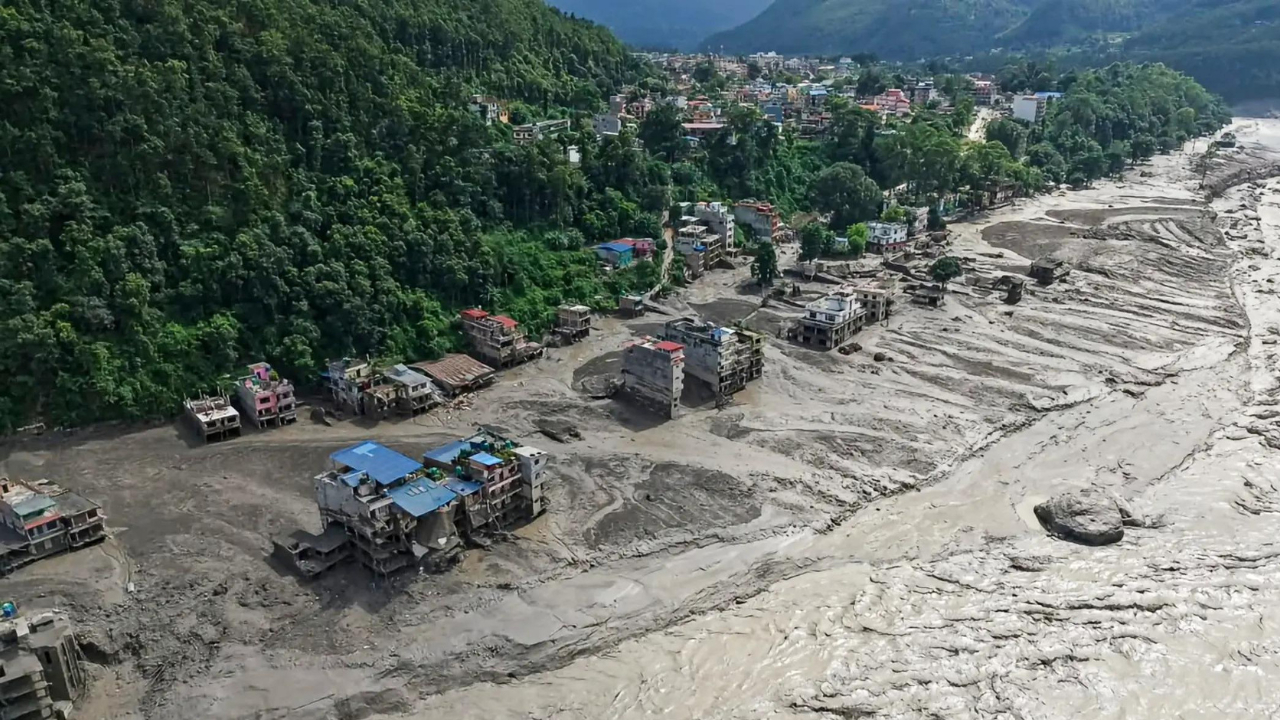 बाढ़ के लिए बांध टूटने का आरोप खारिज करना चीन का रुख