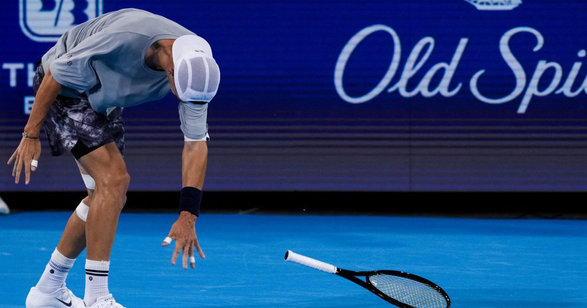 Tennis players battle mental strain as gruelling season winds down