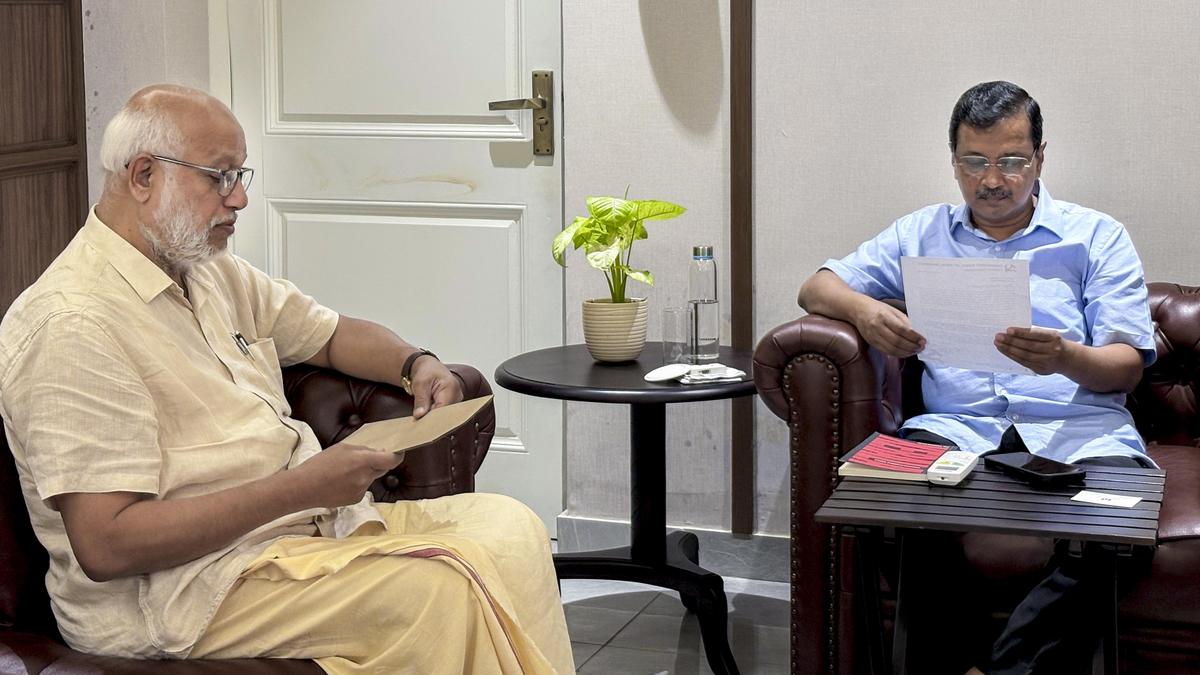 CPI(M) chief meets Arvind Kejriwal, seeks broader Opposition unity