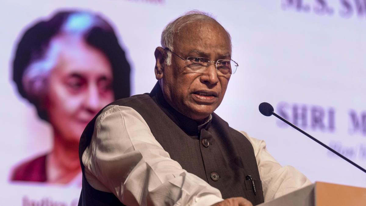 रूस प्रतिबंध विधेयक पर खरगे का सरकार पर निशाना