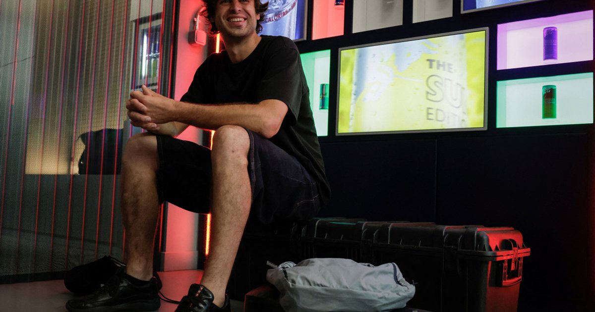 Spanish skateboarder Poncelet breaks world speed record at 150 kph