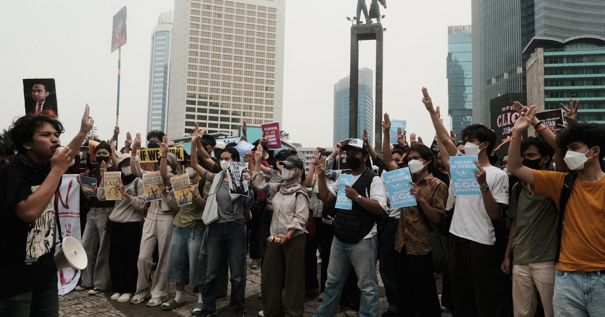 Jakarta protesters demand action on haze crisis and cost of living