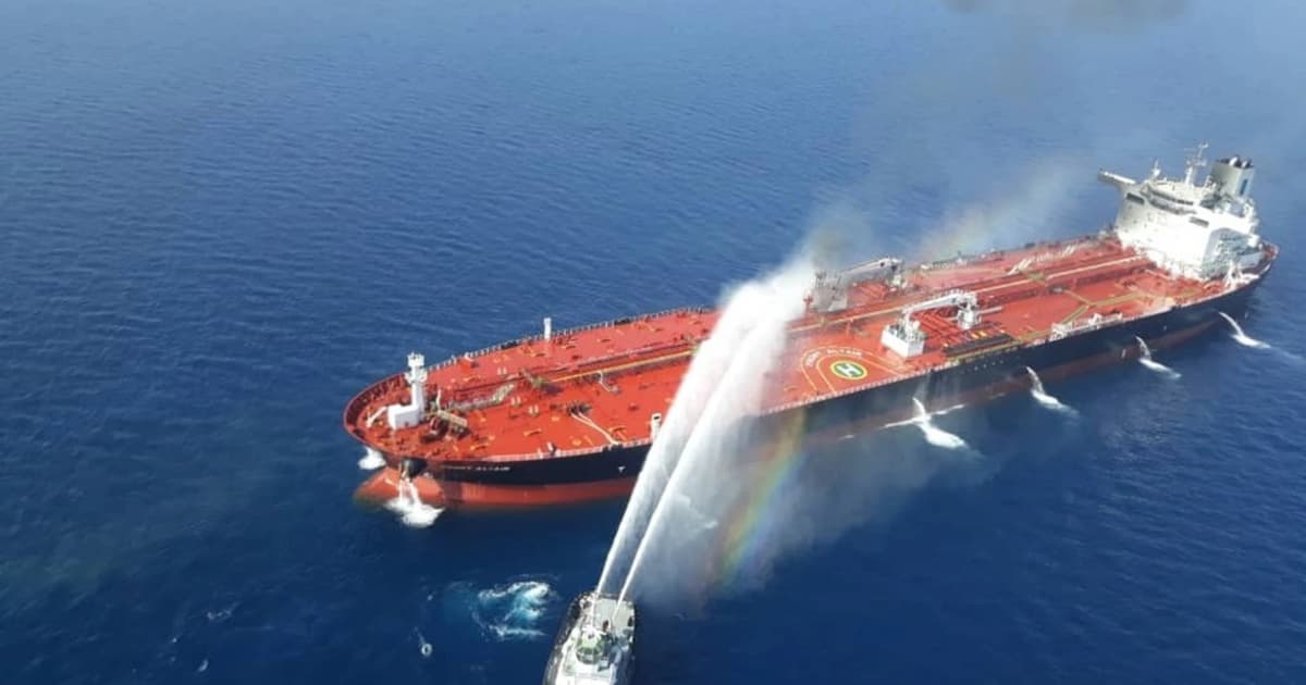 Kapal Tanki Minyak Diserang Peluru di Lepas Pantai Oman