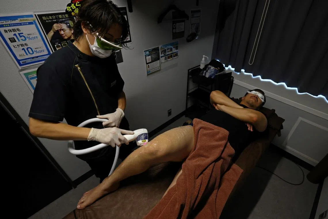 Japanese men embrace hair removal as summer heat intensifies