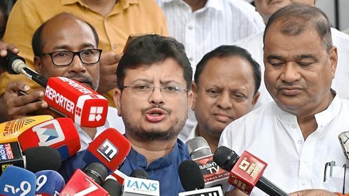 Trinamool faction leader offers to withdraw candidate if Mamata contests