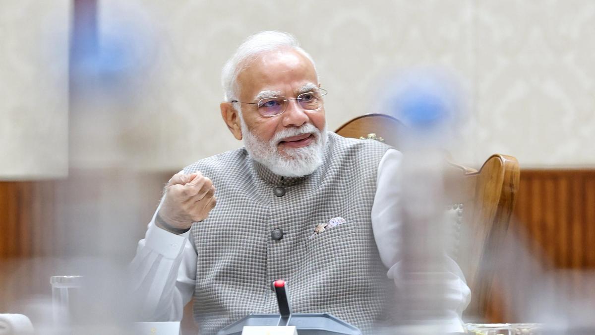 प्रधानमंत्री मोदी के 25 साल नेतृत्व पर मंत्रिमंडल की सराहना