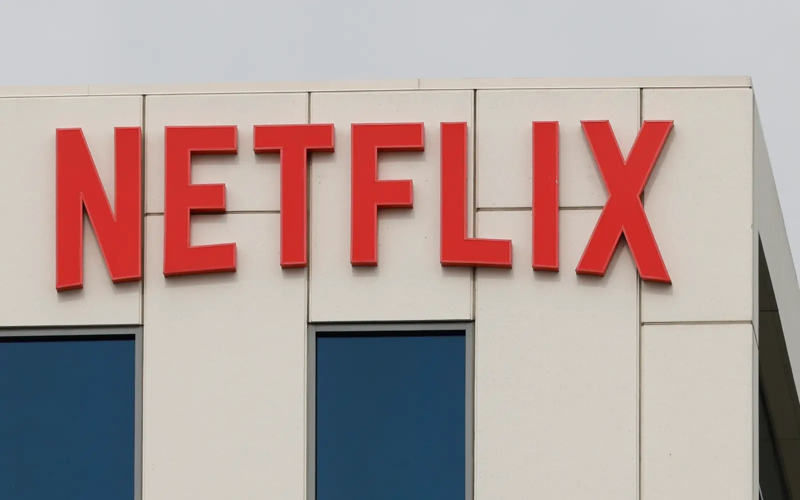 Saham Netflix Jatuh Apabila Pertumbuhan Pengguna dan Hasil Melambat