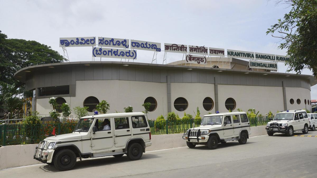 Railway Protection Force reunites passenger with bag containing ₹29 lakh in valuables