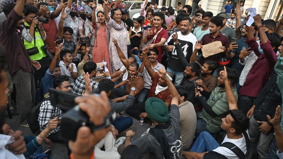 Delhi Protesters Defy Police Restrictions at Jantar Mantar Demonstrations