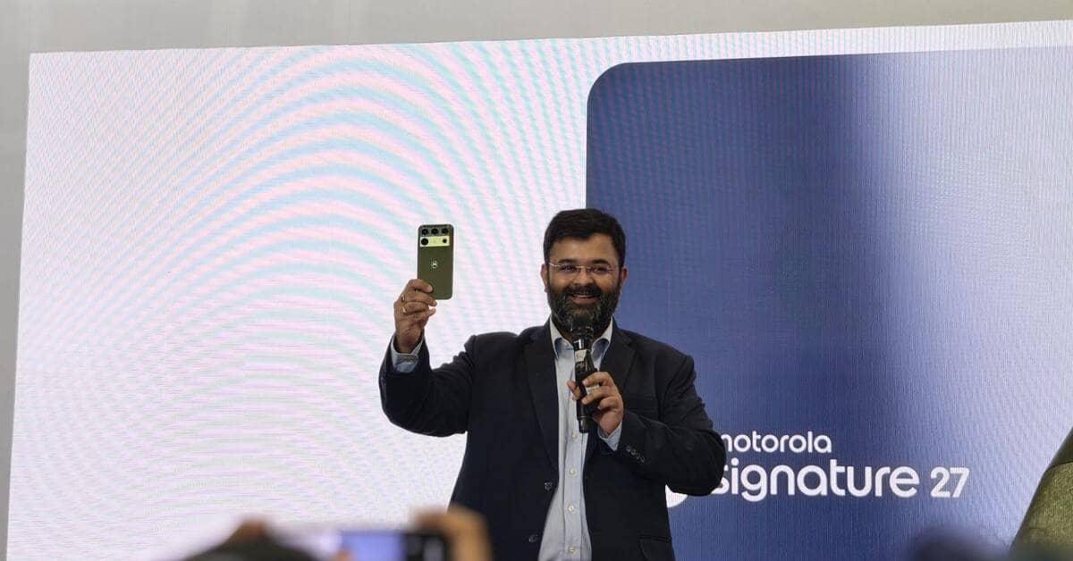 Motorola shifts focus to premium segment as memory chip costs surge