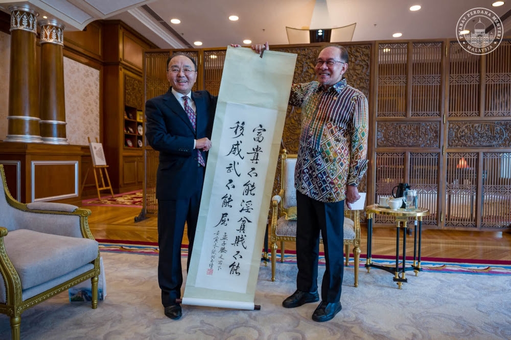 Anwar puji usaha duta China dalam perkukuh hubungan bilateral