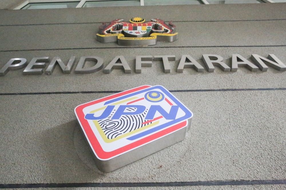 Puluhan Tahun Guna MyKad, Status Warganegara Masih Tidak Jelas
