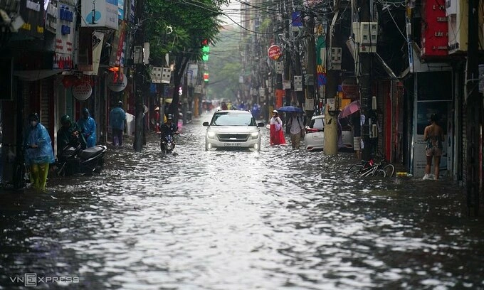 Heavy overnight rainfall triggers widespread flooding across Hanoi