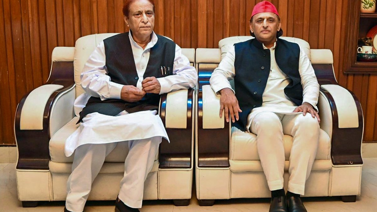 Akhilesh visits jailed Azam Khan as BJP questions SP's intentions