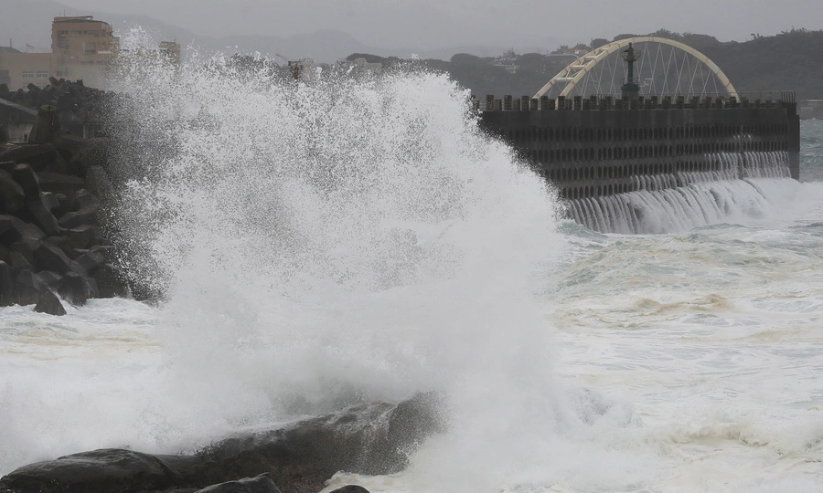 Typhoon Champi forces 200+ flight cancellations as it bears down on Taiwan