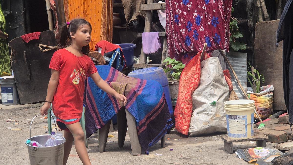 कोलकाता की कॉलोनी में 50 दिन से जल संकट, निवासियों का पक्षपात का आरोप
