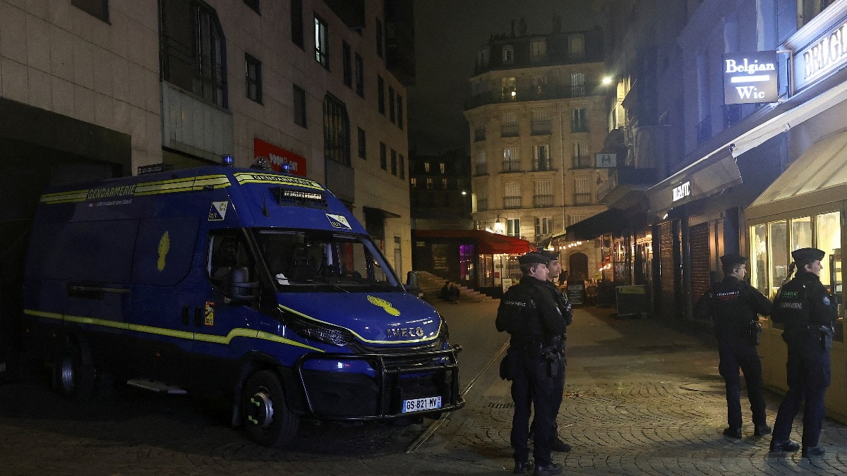 One dead, four wounded in Paris shooting from moving vehicle