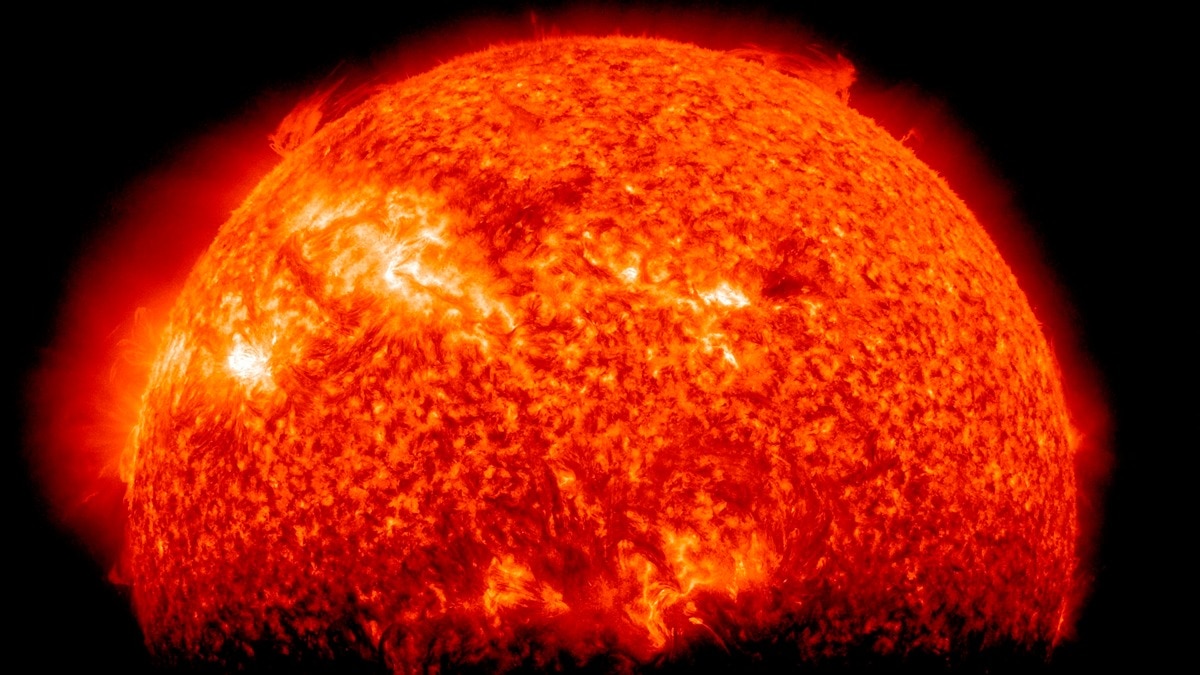 Major solar storm heading toward Earth following powerful solar eruption