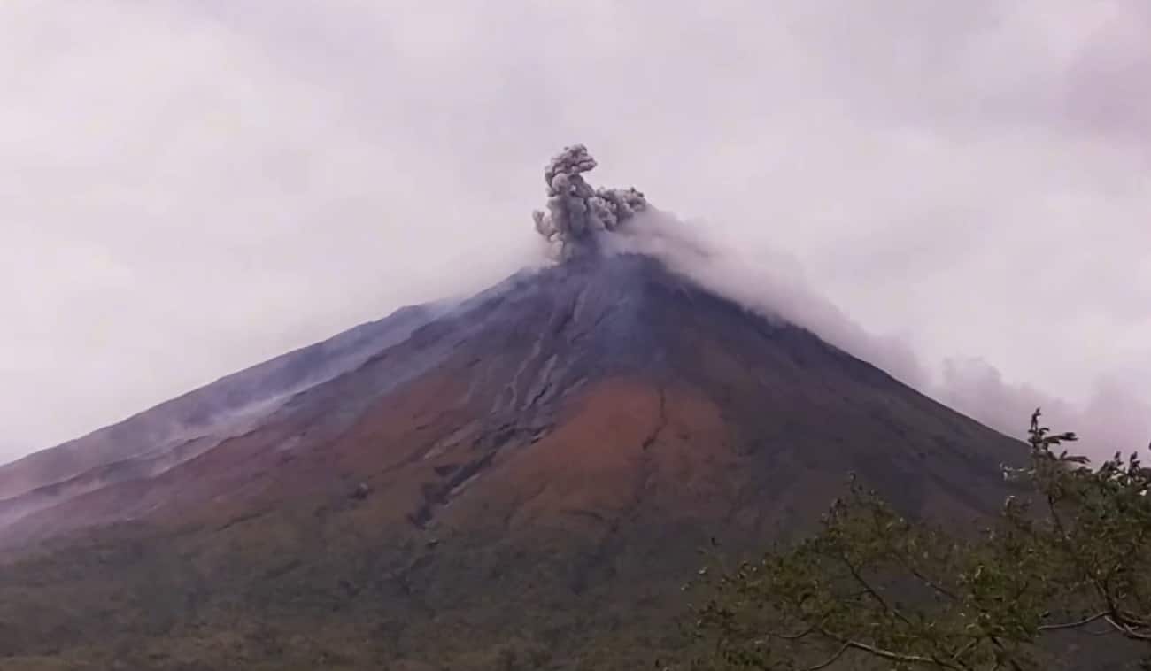 Mayon's sulfur dioxide surge raises fresh eruption concerns