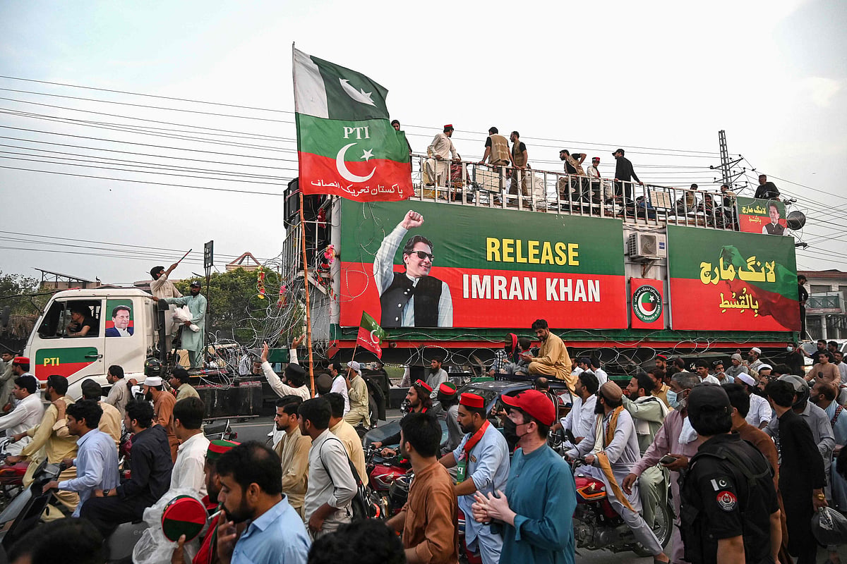 Pakistan's Political Crisis Deepens as Imprisoned Leader Dominates National Debate