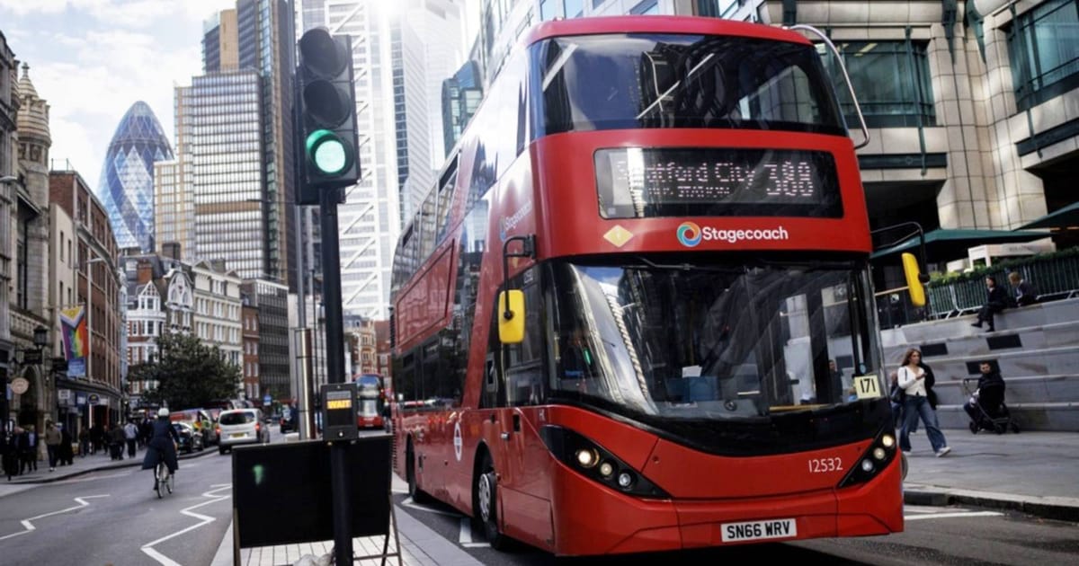 Pembiayaan teknologi kewangan Britain jatuh ke paras terendah lebih sedekad