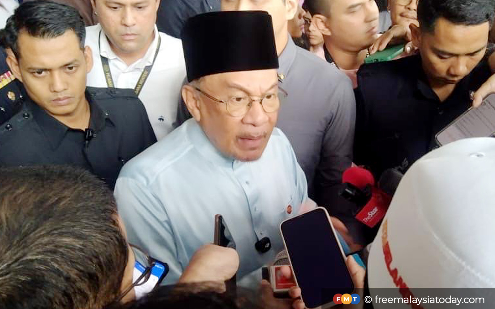 Malaysia may expand Waze ban beyond civil servants, Anwar indicates