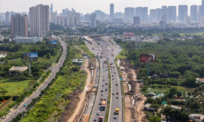HCMC-Long Thanh expressway expansion advances toward completion