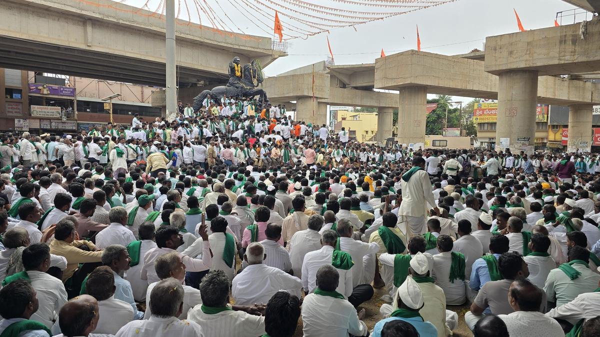 Sugarcane farmers call off protest after Delhi talks agreement