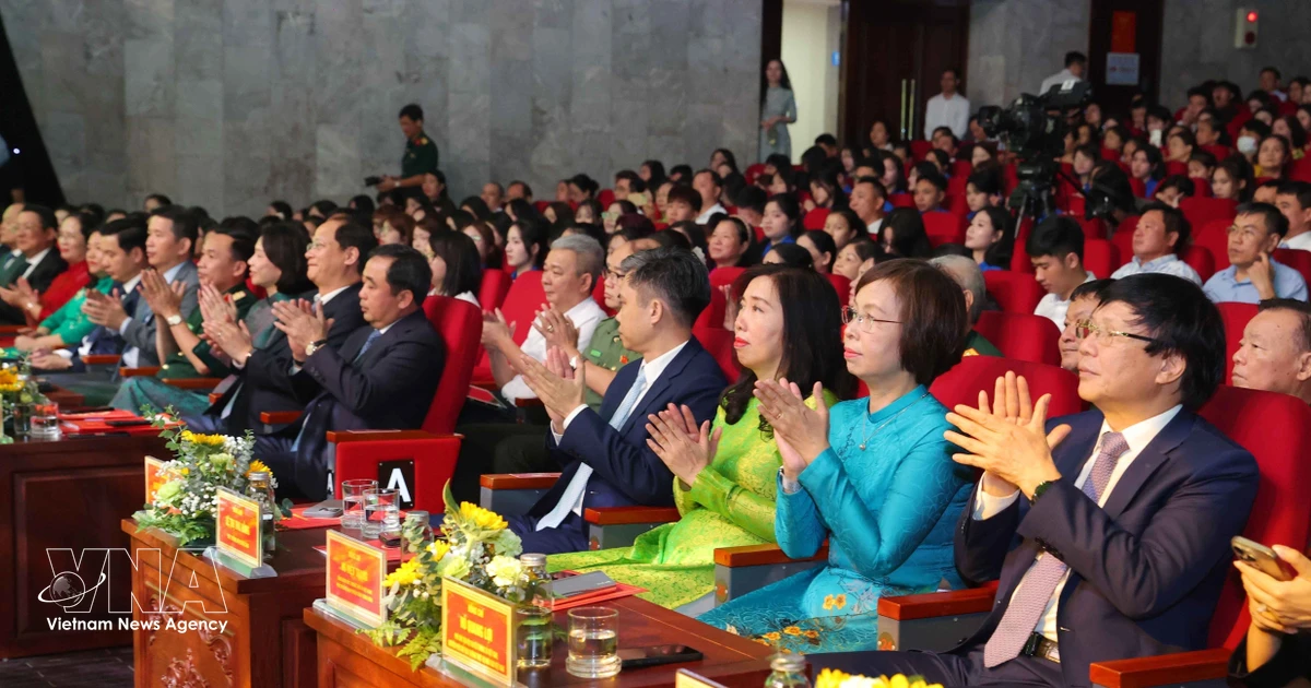 VNA và Cơ quan Thông tấn Hà Nội vinh dự nhận giải báo chí thủ đô