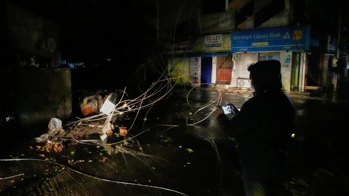 Severe Cyclone Arnab Makes Landfall in Andhra Pradesh; Vizag Faces Heavy Rains