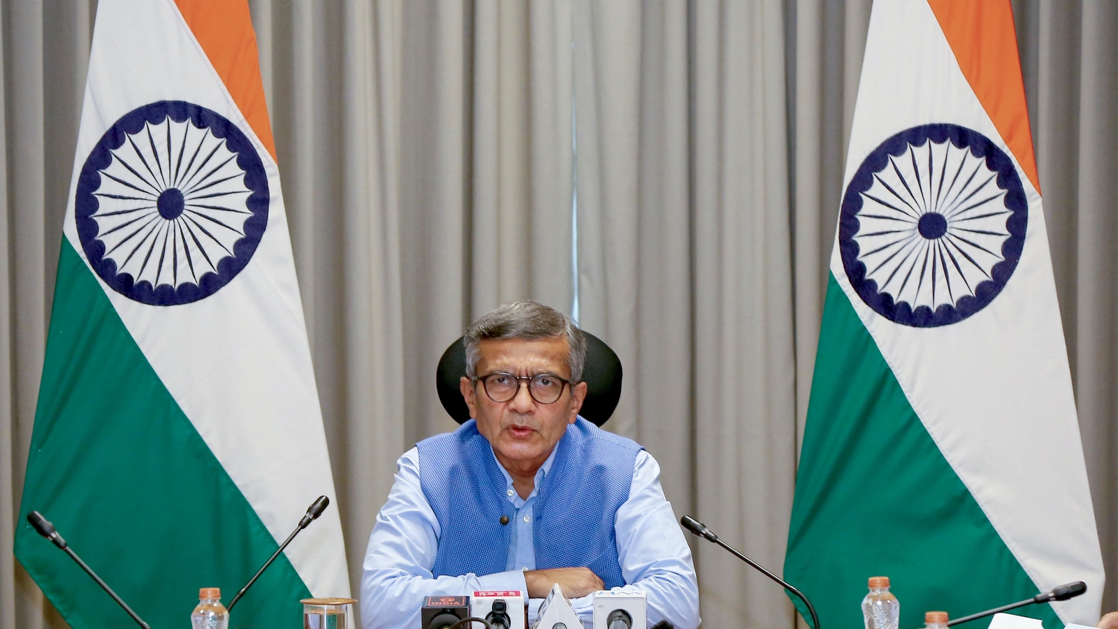 रक्षा सचिव राजेश कुमार सिंह को एक साल का विस्तार