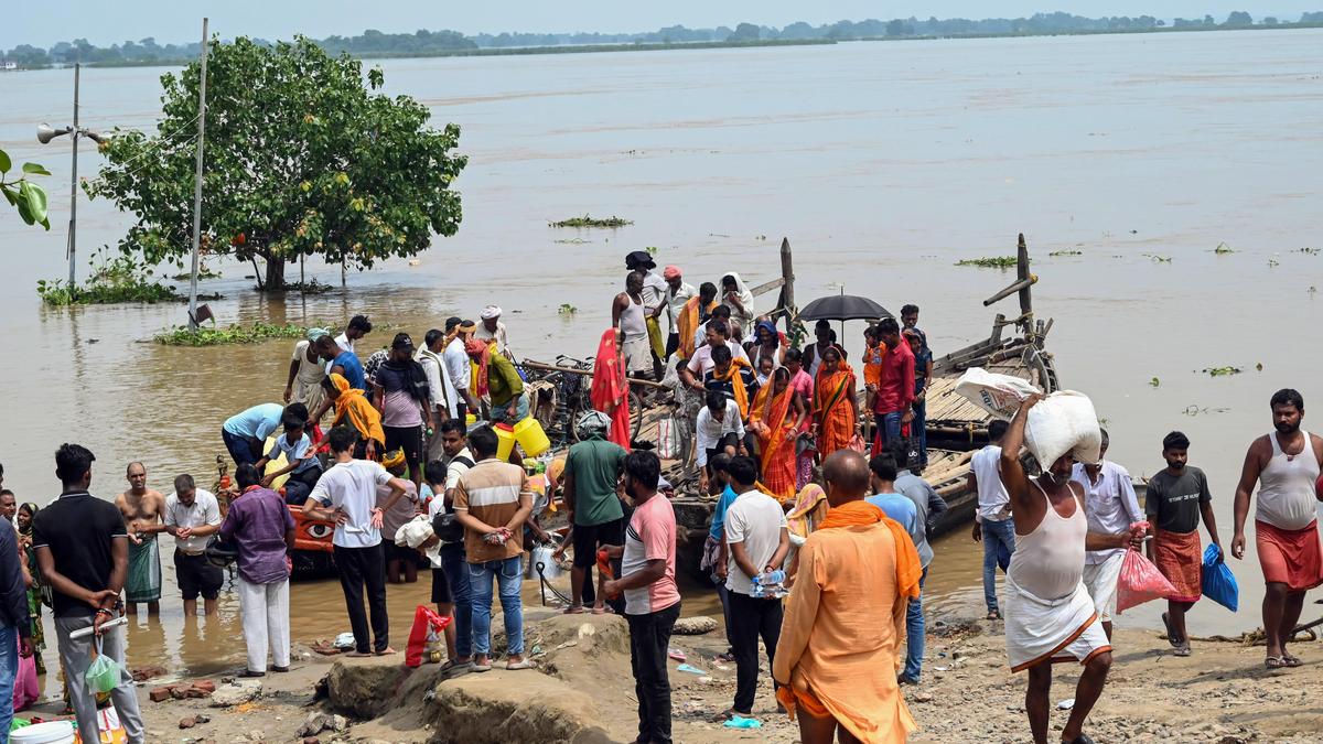 बिहार बाढ़ पर तेजस्वी ने पीएम मोदी को लिखा पत्र, ₹5,000 करोड़ की मांग