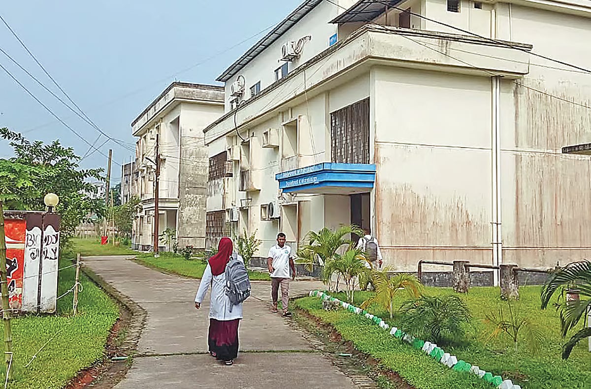 সরকারি মেডিকেল কলেজগুলি গুরুতর সংকটে, আরও সমস্যা আসছে