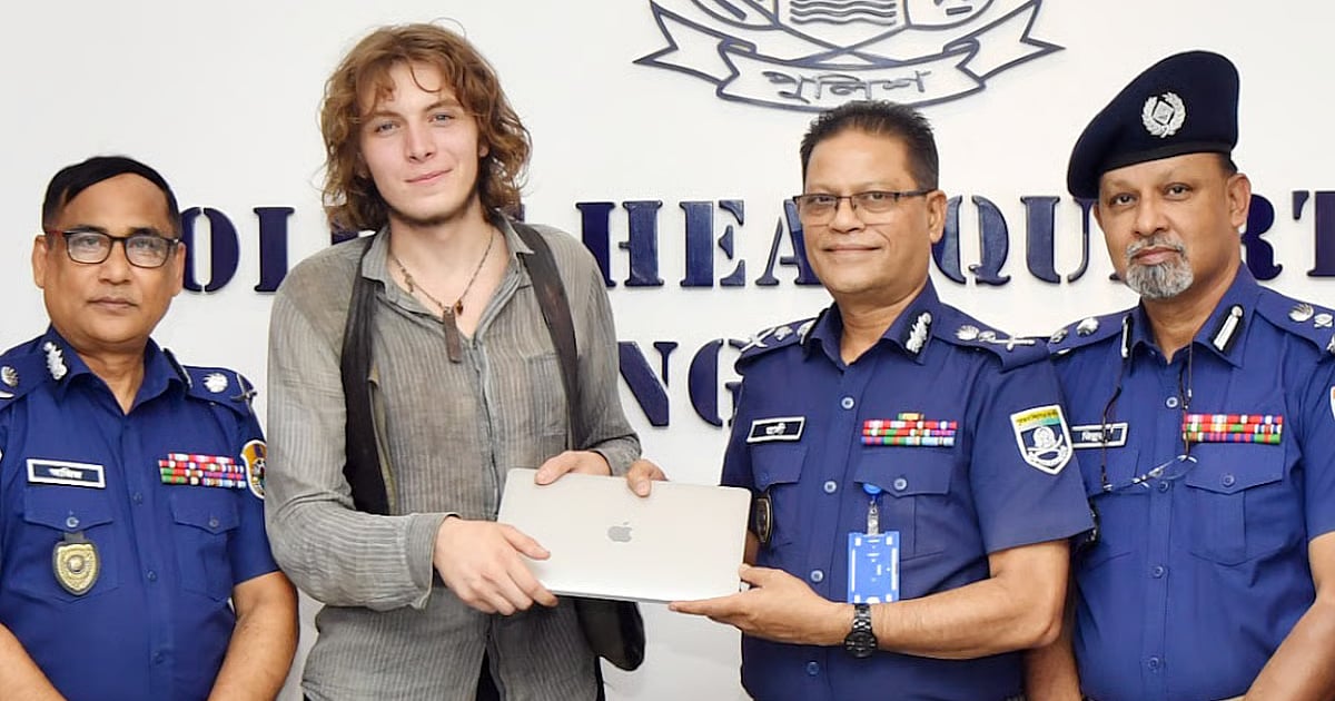 চুরি হওয়া ল্যাপটপ ফেরত পেলেন জার্মান পর্যটক