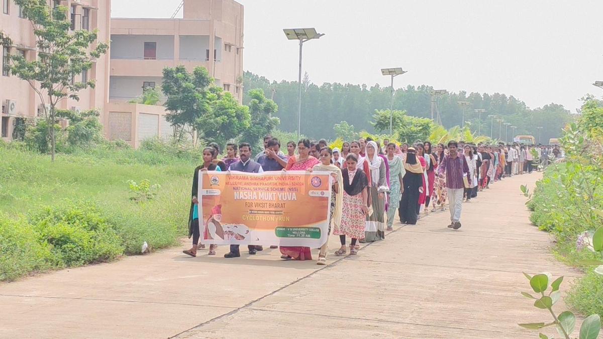विश्वविद्यालय के कुलाधिपति ने युवाओं को नशे से दूर रहने का आह्वान किया