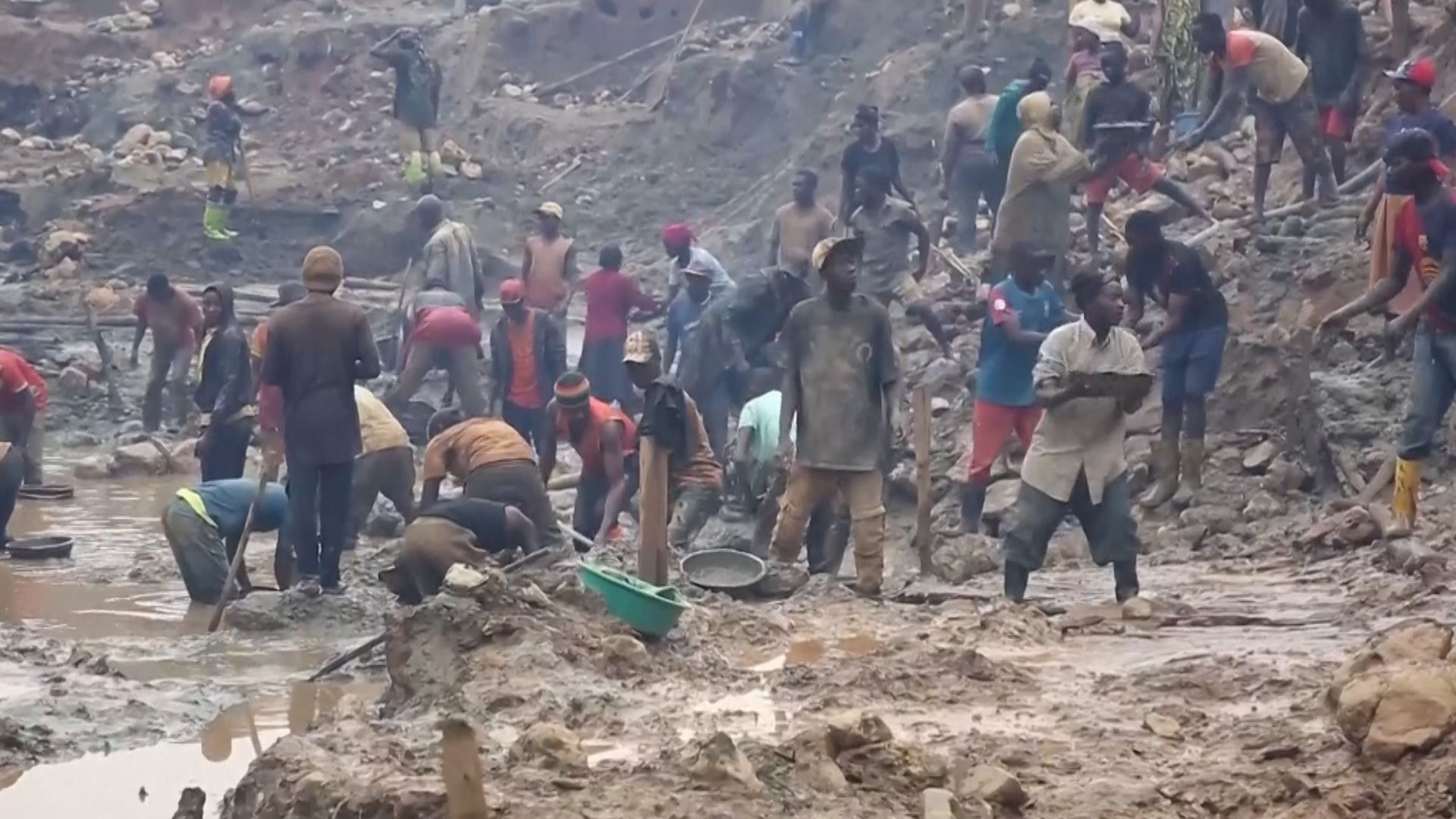 Congo's miners brave Ebola risk amid economic desperation
