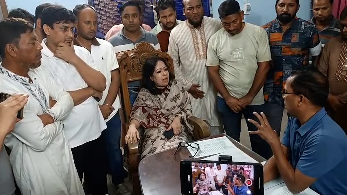 Politician Rumeen Farhana leads supporters to police station