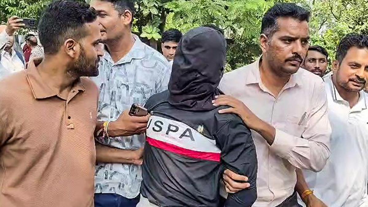 टाइगर श्रॉफ पर हमले के मामले में मुंबई पुलिस कोटा से तीन संदिग्धों को लेकर लौटी