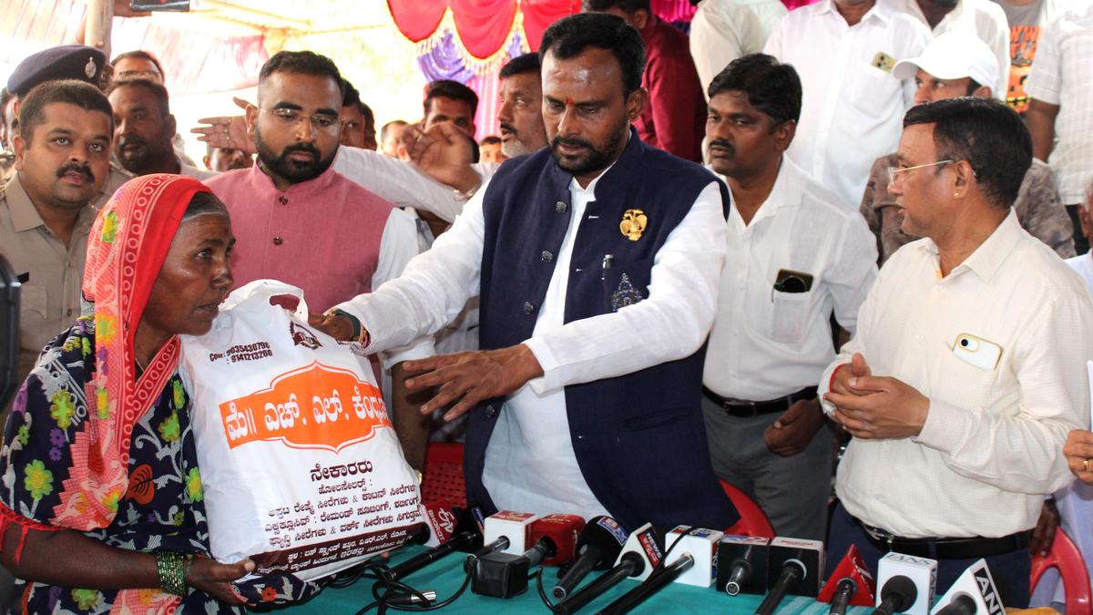 बाढ़ के प्रति संवेदनशील गांवों को स्थायी रूप से स्थानांतरित किया जाएगा: मंत्री